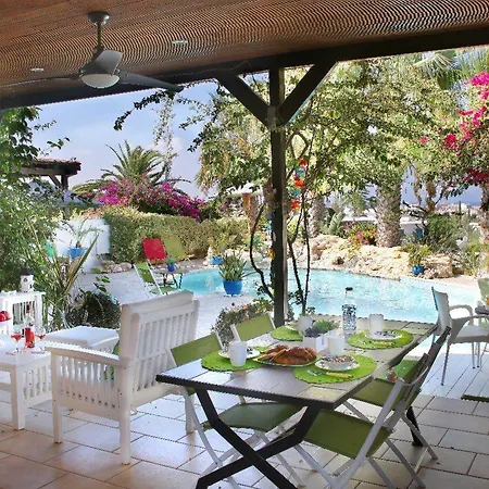 “villa With Large Pool And Majestic Sea Views” 93 Villa *