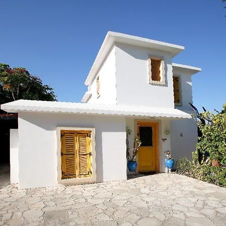 “villa With Large Pool And Majestic Sea Views” 93 *