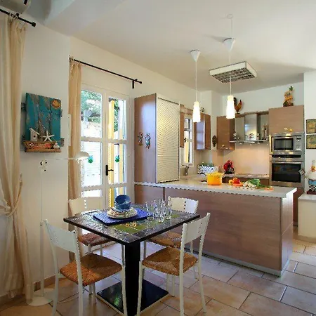 “villa With Large Pool And Majestic Sea Views” 93