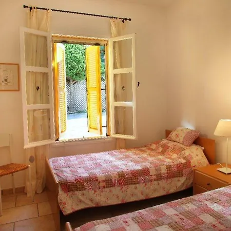 “villa With Large Pool And Majestic Sea Views” 93 Villa *