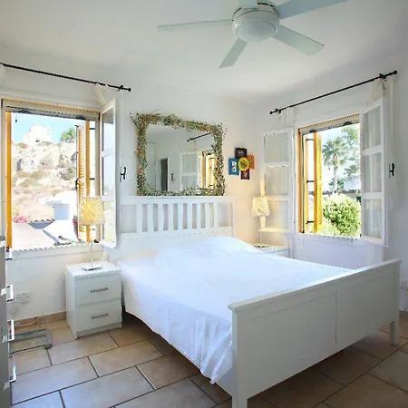 “villa With Large Pool And Majestic Sea Views” 93 * Protaras